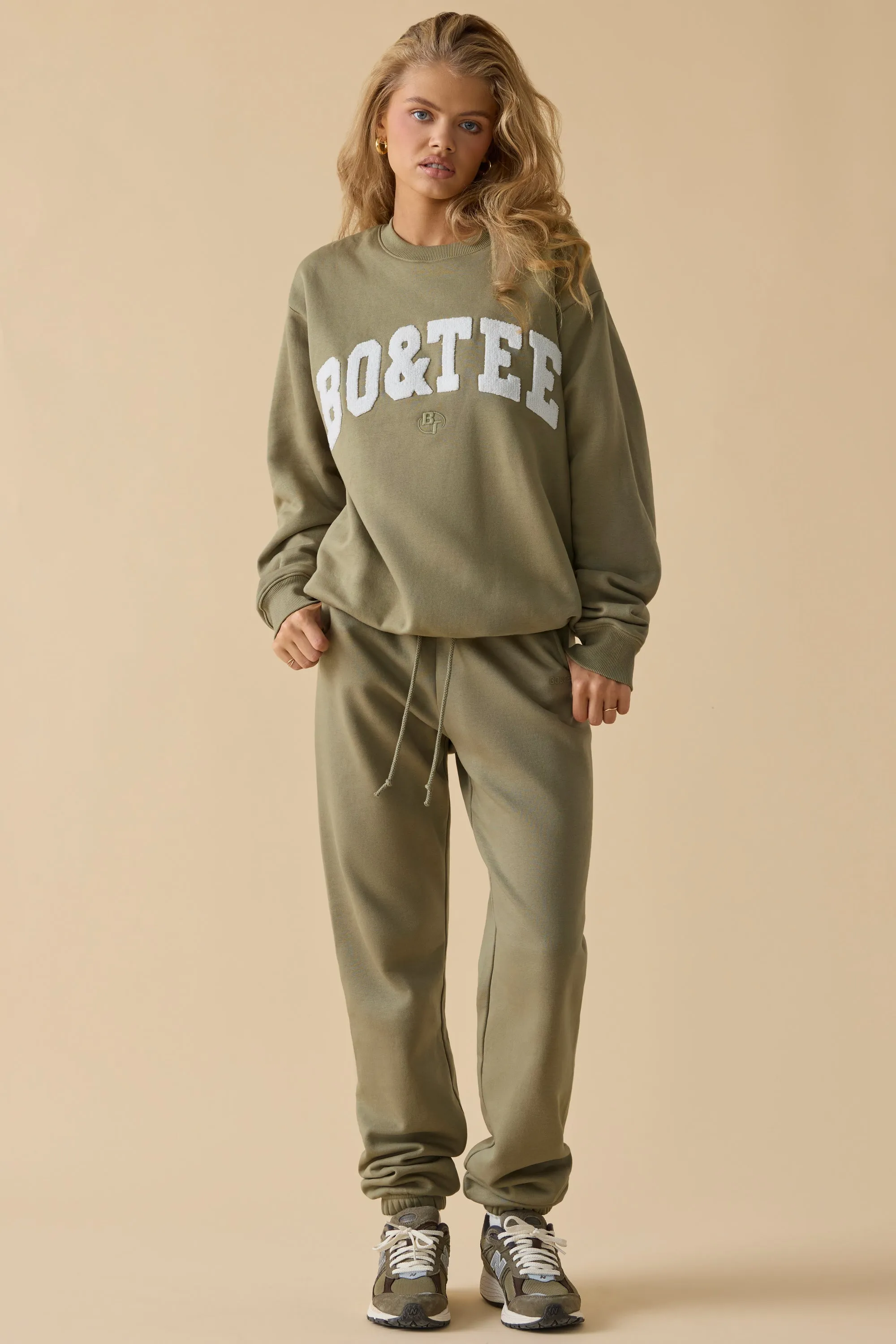 Mid-Rise Joggers in Soft Olive
