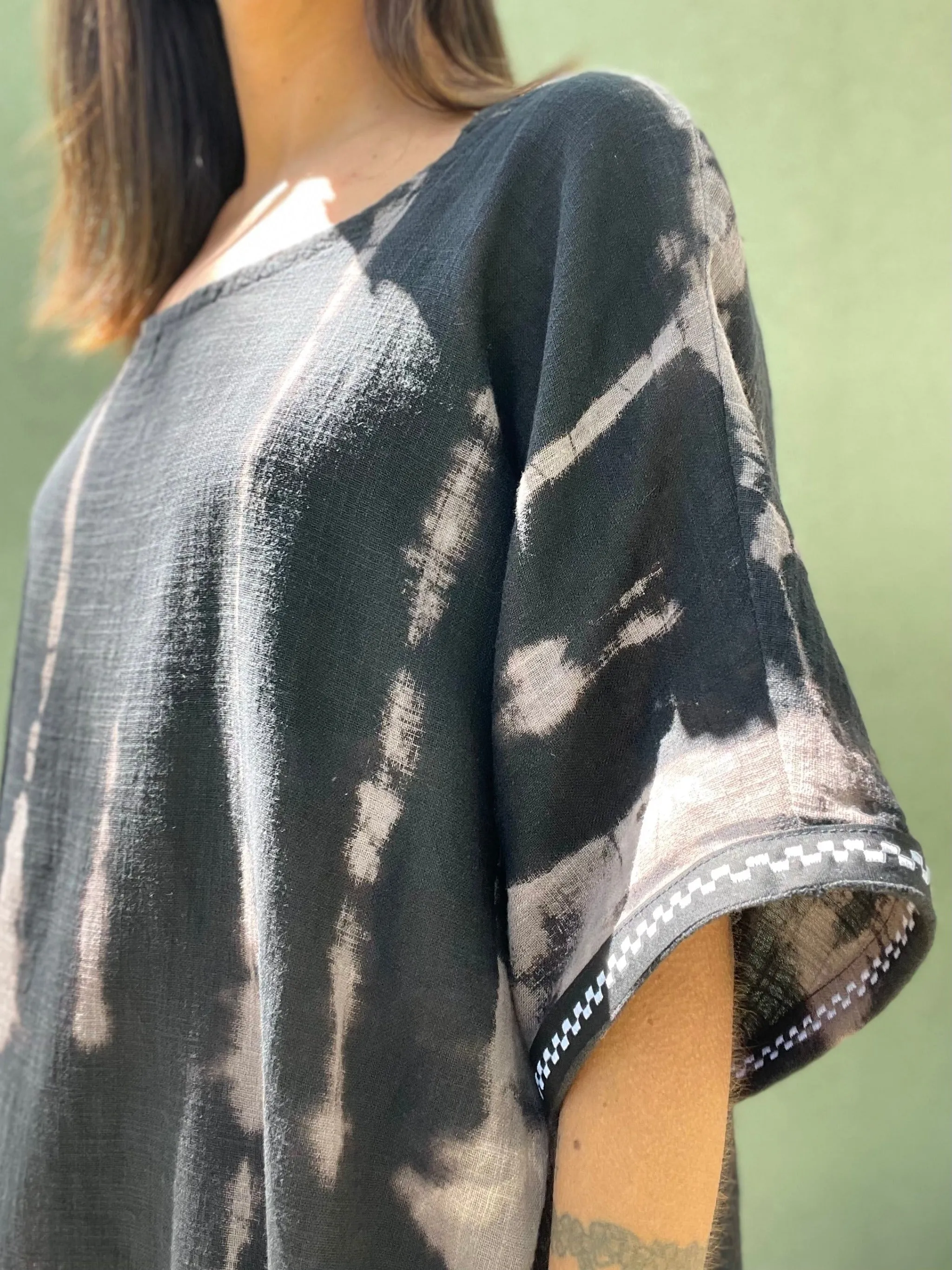 Yasmin Linen Shirt - white embroidery